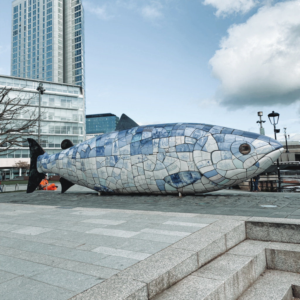 Statue du Big Fish pour un week-end à Belfast.