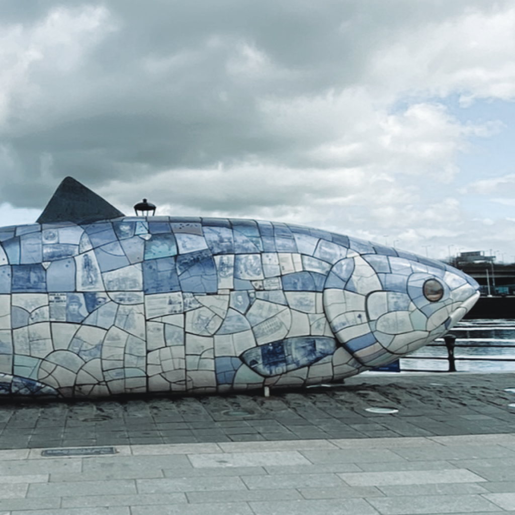 Statue du Big Fish pour un week-end à Belfast
