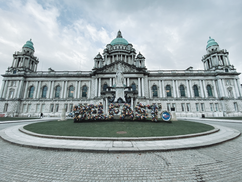 Façade de la mairie de Belfast pour un week-end à Belfast