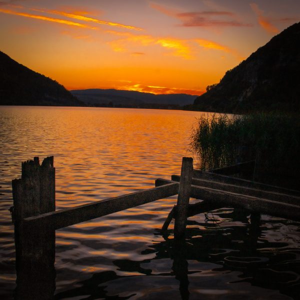 Lac de Nantua au coucher du soleil